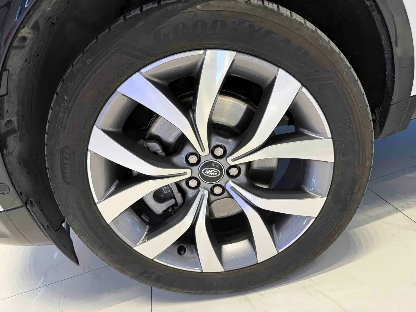 Land Rover Discovery Sport 2024 Luxury Custom Edition фото 16