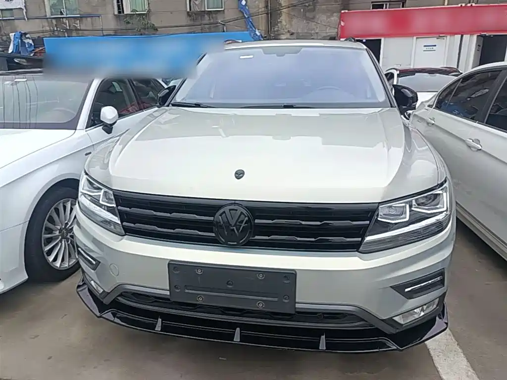Volkswagen Tiguan L 2018 Facelift 330TSI Automatic 2WD Luxury Edition фото 3