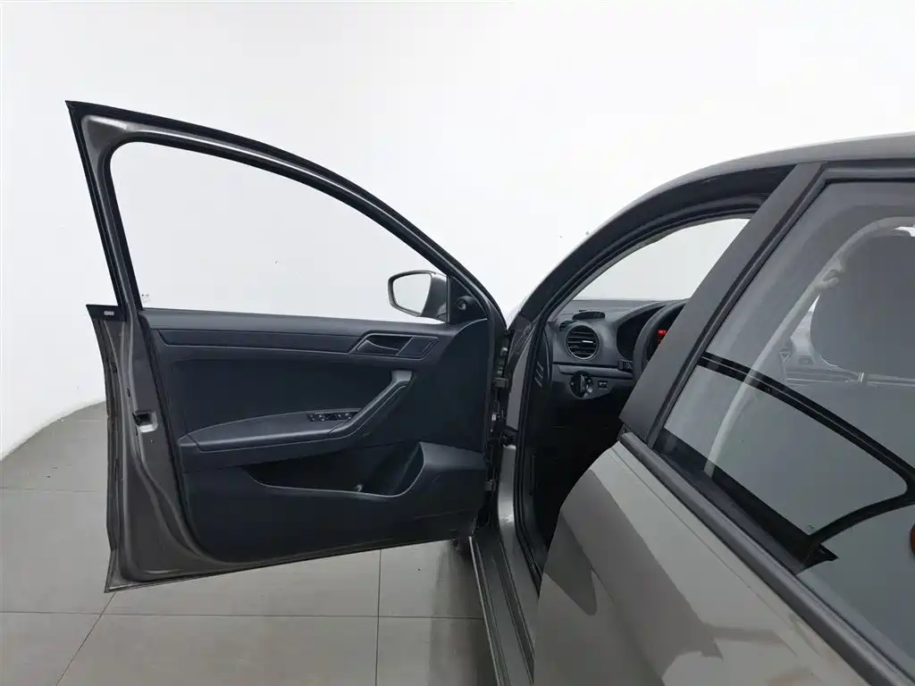 Volkswagen Jetta 2013 1.4L Manual Fashion фото 8