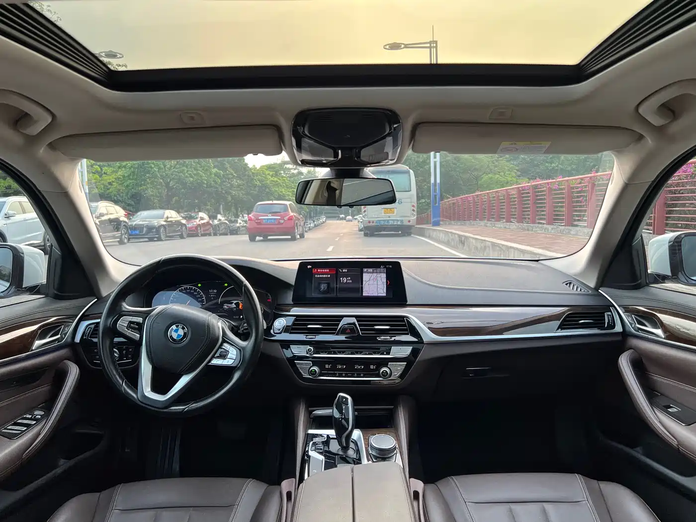 BMW 5 Series 2019 525Li Luxury Package фото 11
