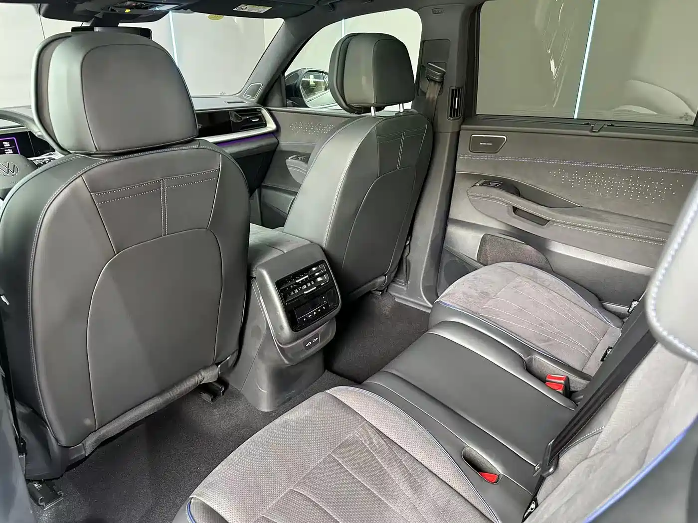 Volkswagen Teramont 2025 Teramont Pro 450TSI 4WD Summit Edition фото 9