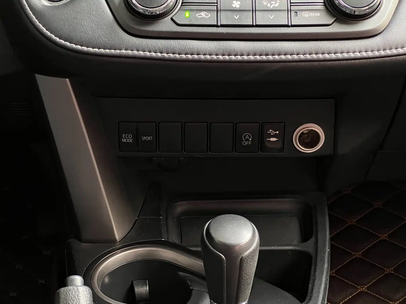 Toyota RAV4 Rongfang 2018 2.0L CVT 2WD Trend X Edition фото 15