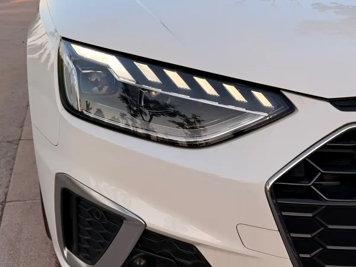 Фото 24 - Audi A4L