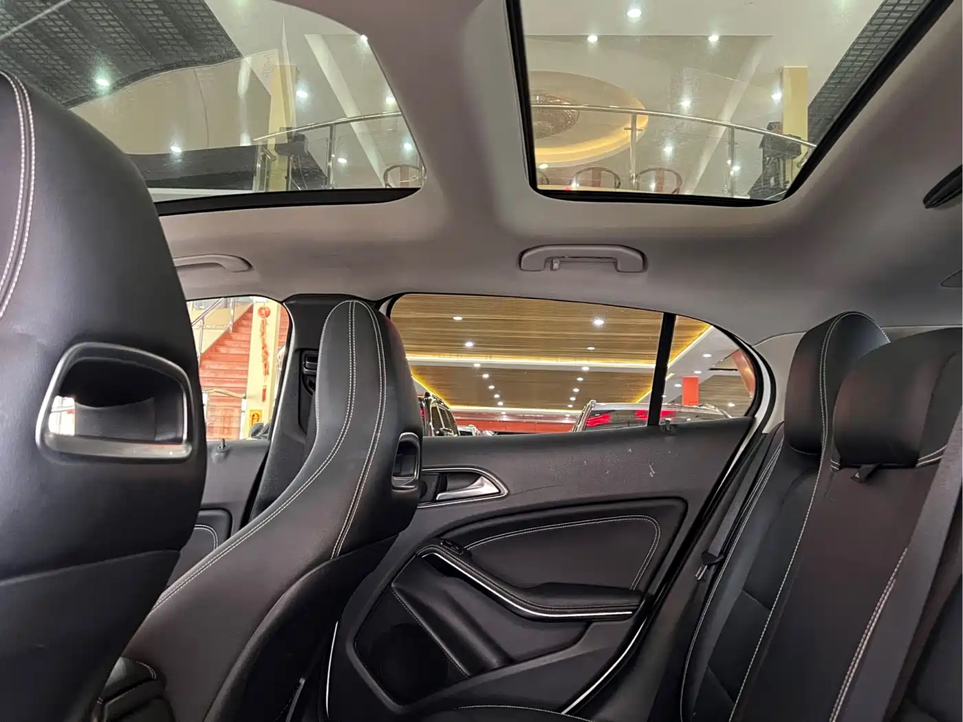 Mercedes-Benz GLA 2015 GLA 220 4MATIC Fashion Edition фото 14