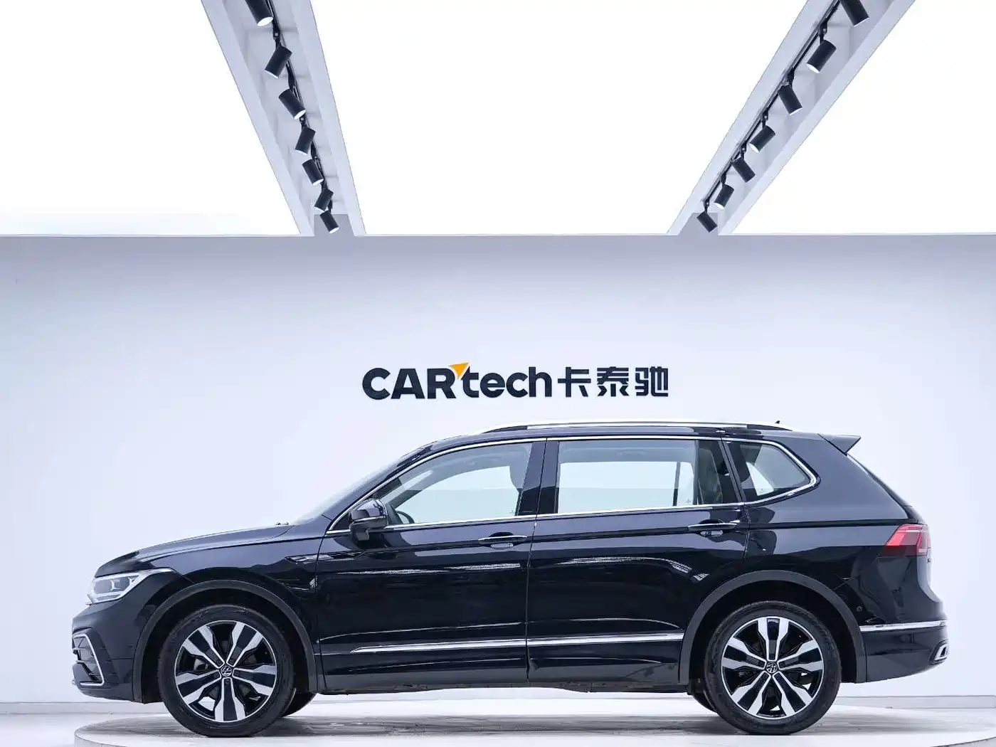 Volkswagen Tiguan L 2024 330TSI Automatic 2WD R-Line Premium Enjoyment Edition фото 2