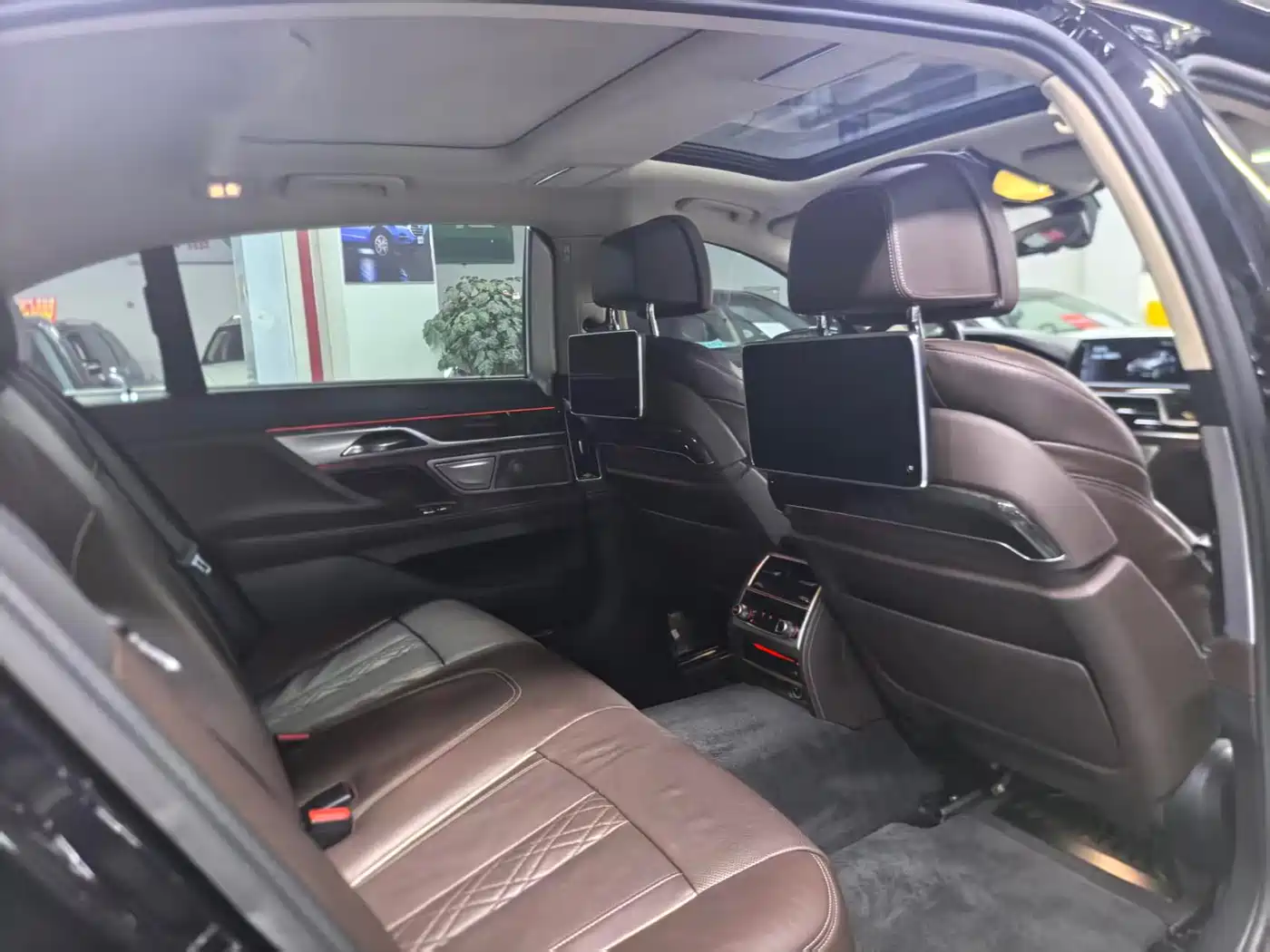 BMW 7 Series 2016 740Li Leading Edition фото 7