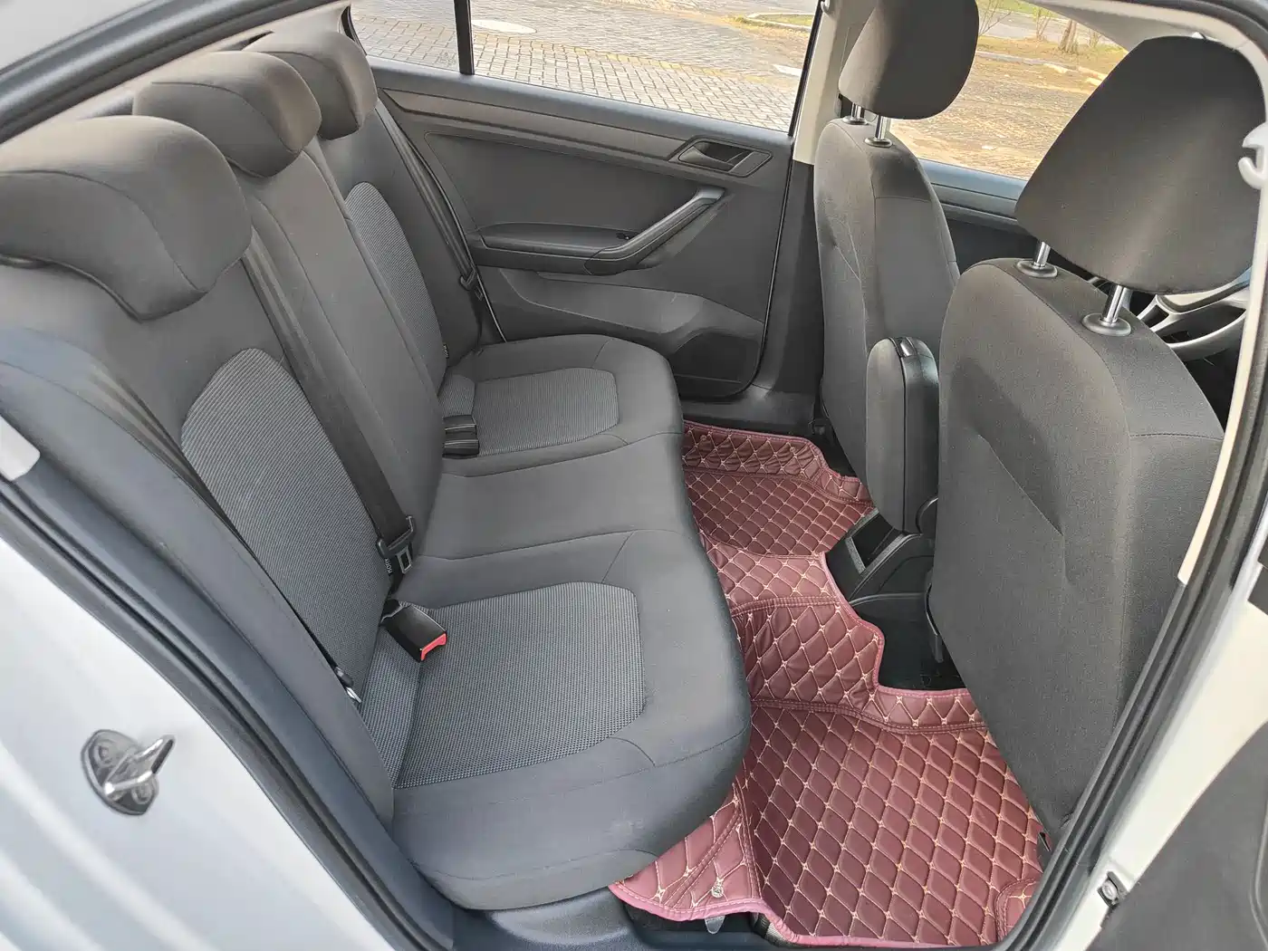 Volkswagen Jetta 2019 Dream Edition 1.4L Manual Fashion фото 15