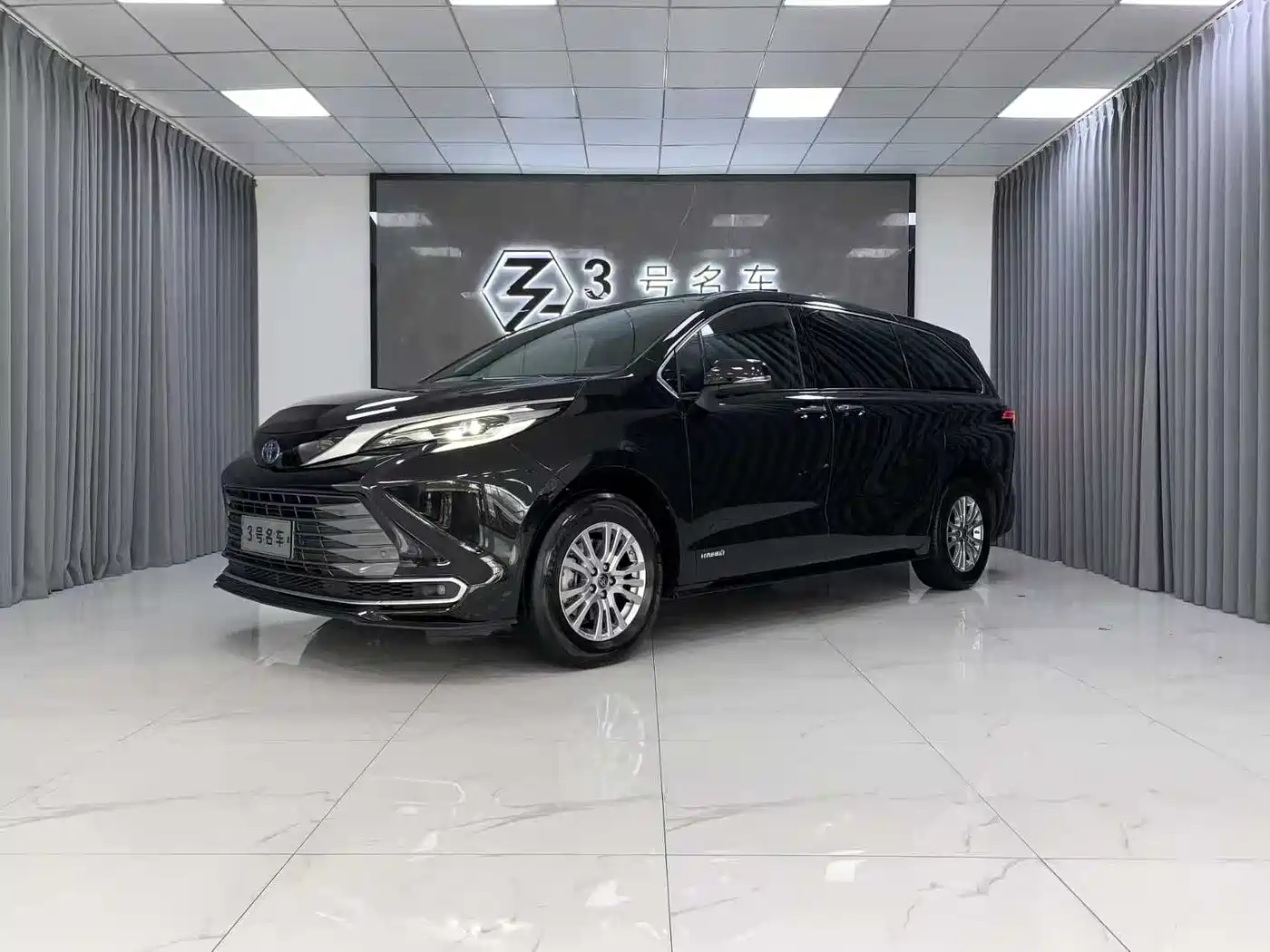 Toyota Sienna 2021 2.5L Hybrid Premium Edition фото 4