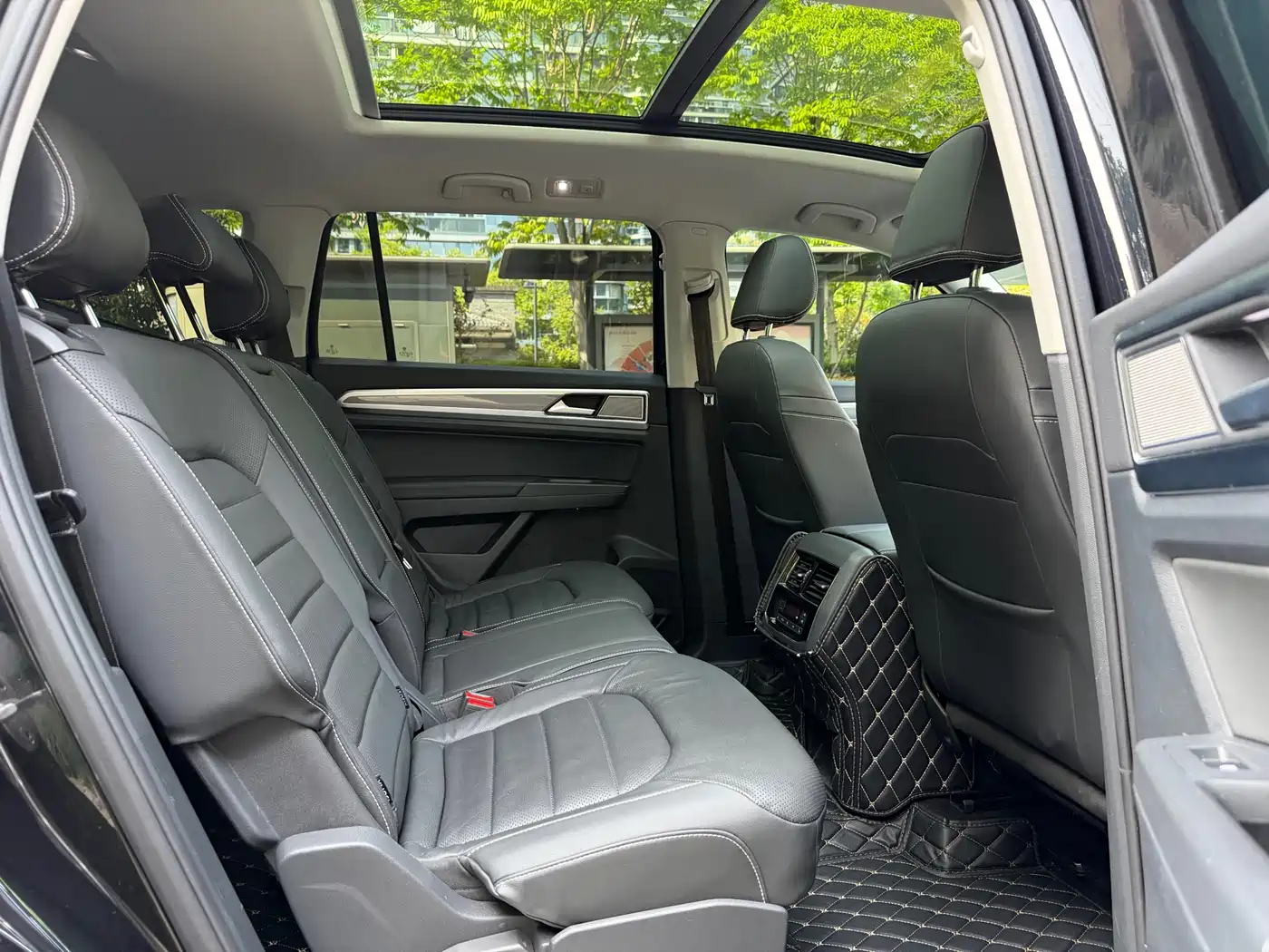 Volkswagen Teramont 2020 330TSI 2WD Luxury China VI фото 8