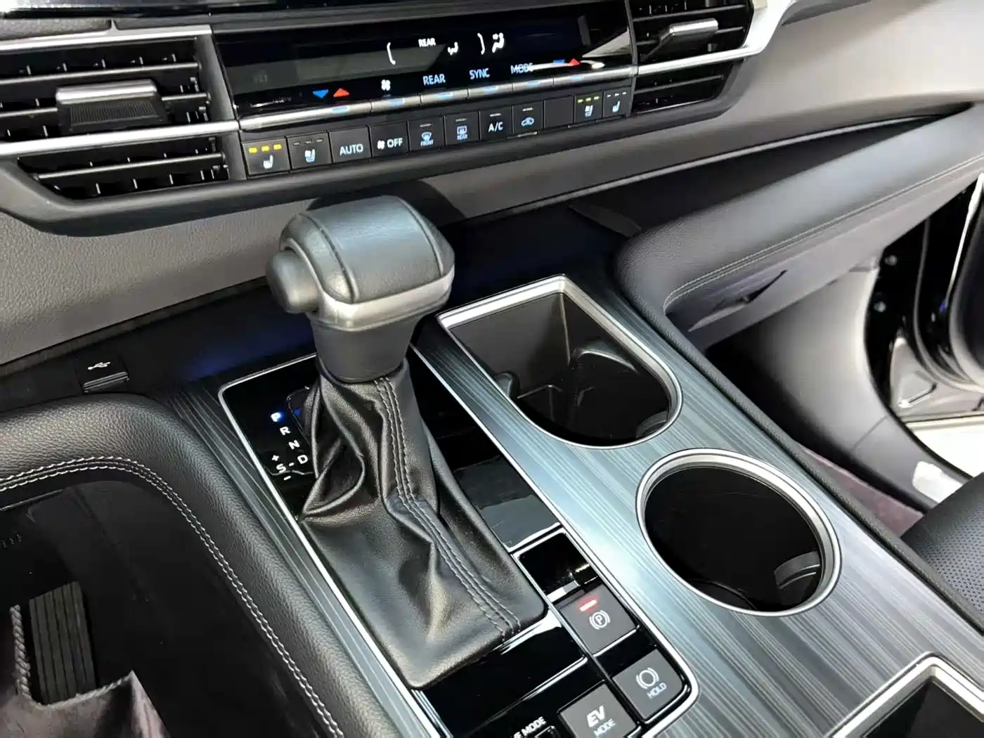 Toyota Sienna 2021 2.5L Hybrid Premium Edition фото 15