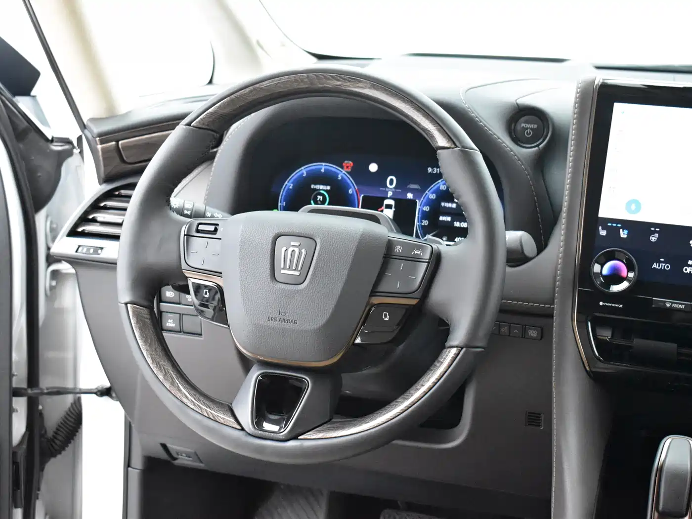 Toyota Vellfire 2024 Crown Hybrid 2.5L Executive Premium Edition фото 12