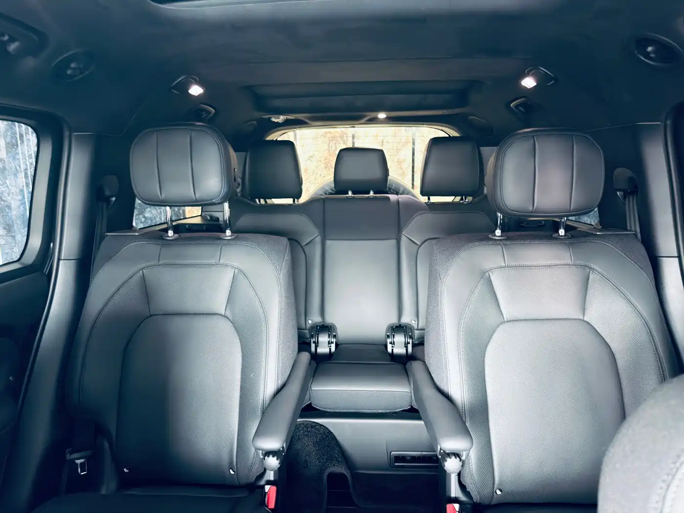 Land Rover Defender 2026 2025 130 3.0T P400 7-Seater Luxury Edition
