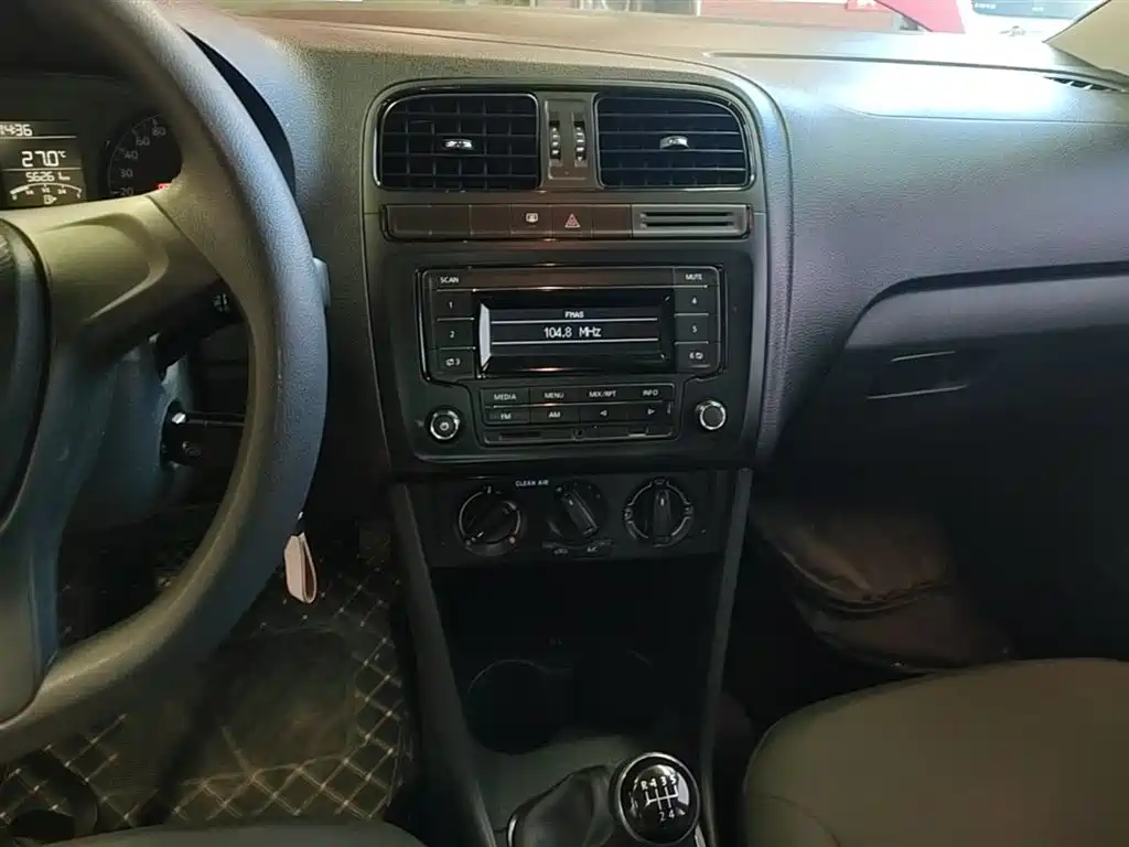 Volkswagen Polo 2016 1.4L Manual Trend фото 13