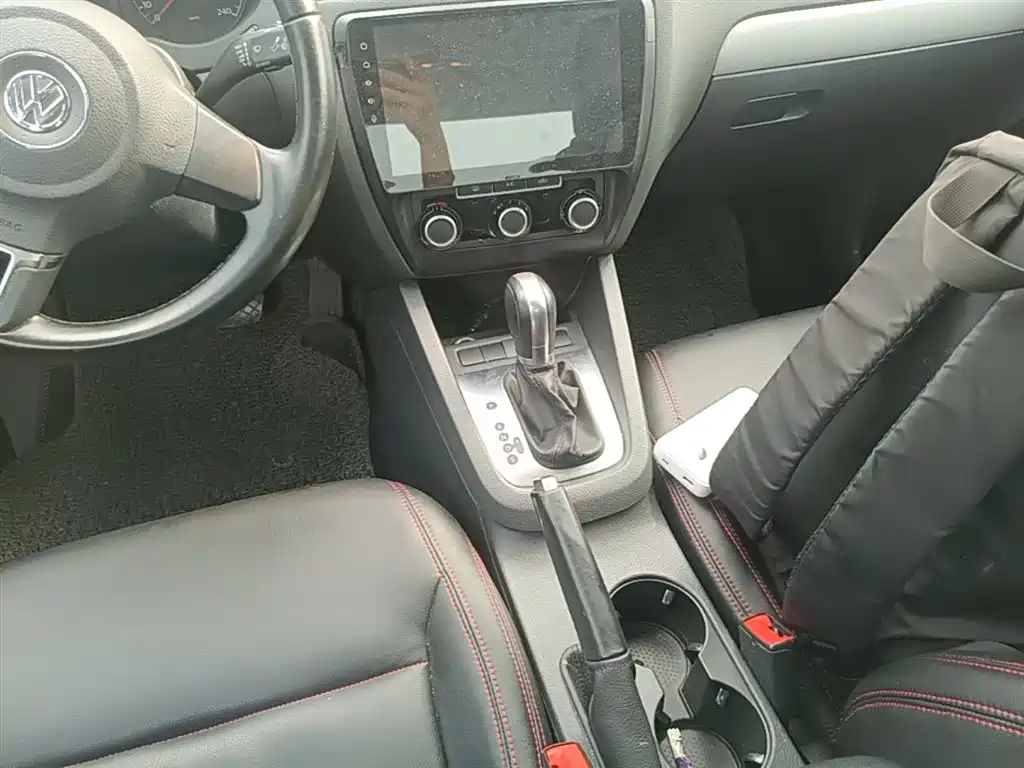 Volkswagen Sagitar 2014 Facelift 1.6L Automatic Leading Version фото 14