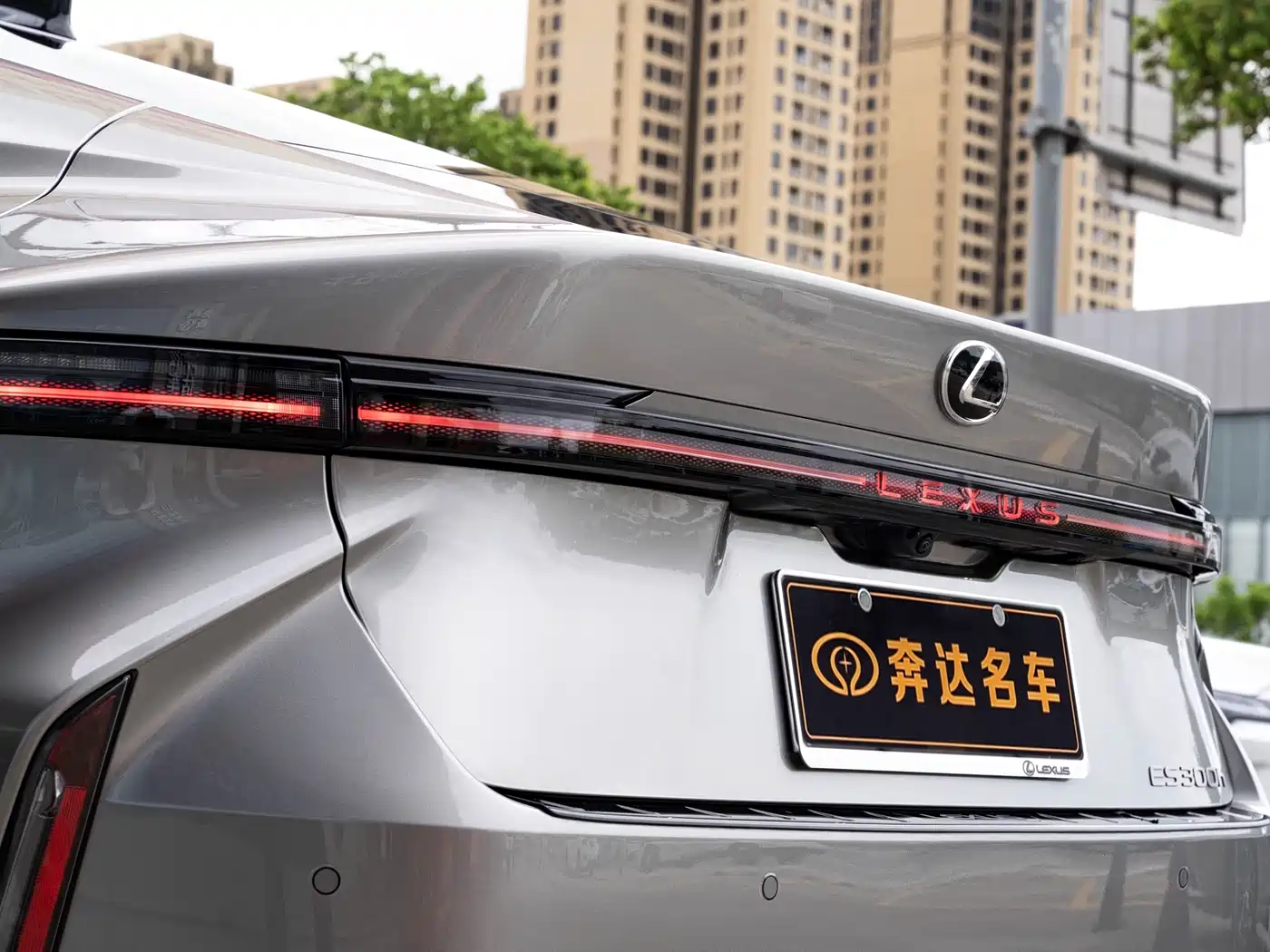 Lexus ES 2026 2025 Model 300h Base Version