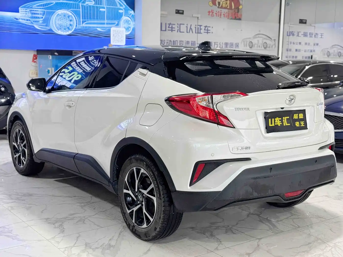 Toyota C-HR 2018 2.0L Leading Sunroof Edition V фото 9