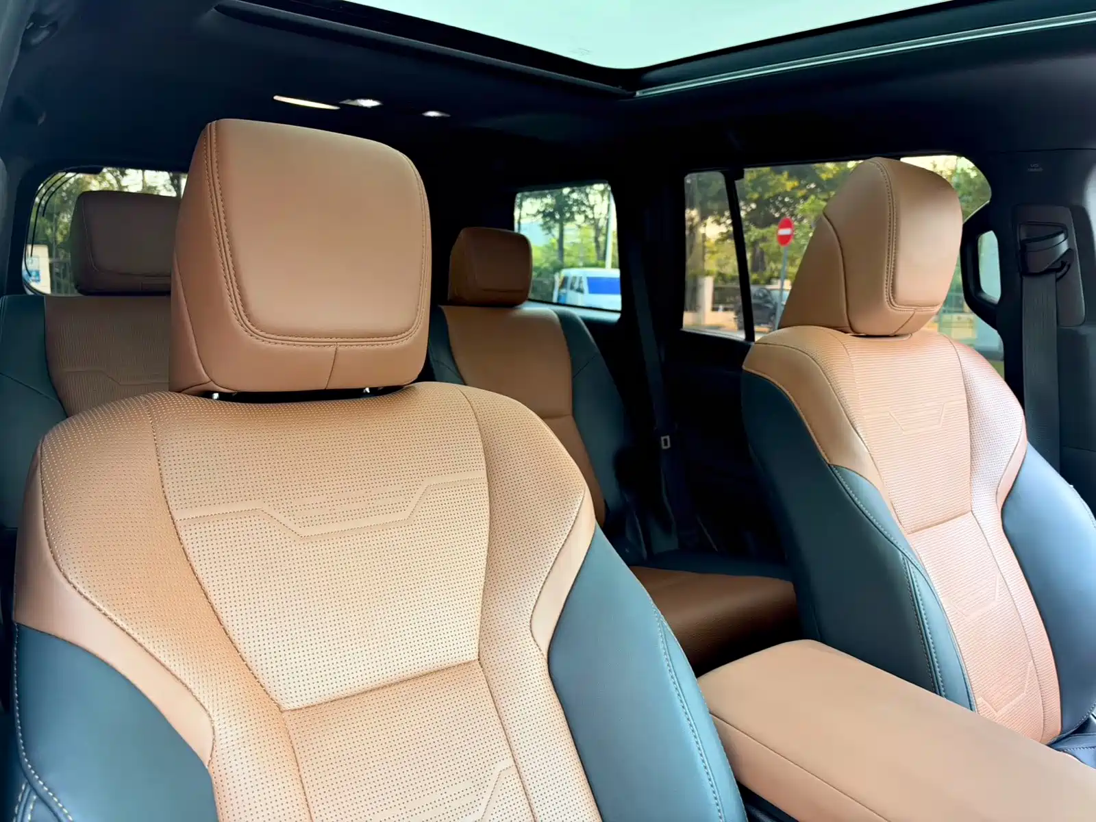 Photo 16 - Lexus GX