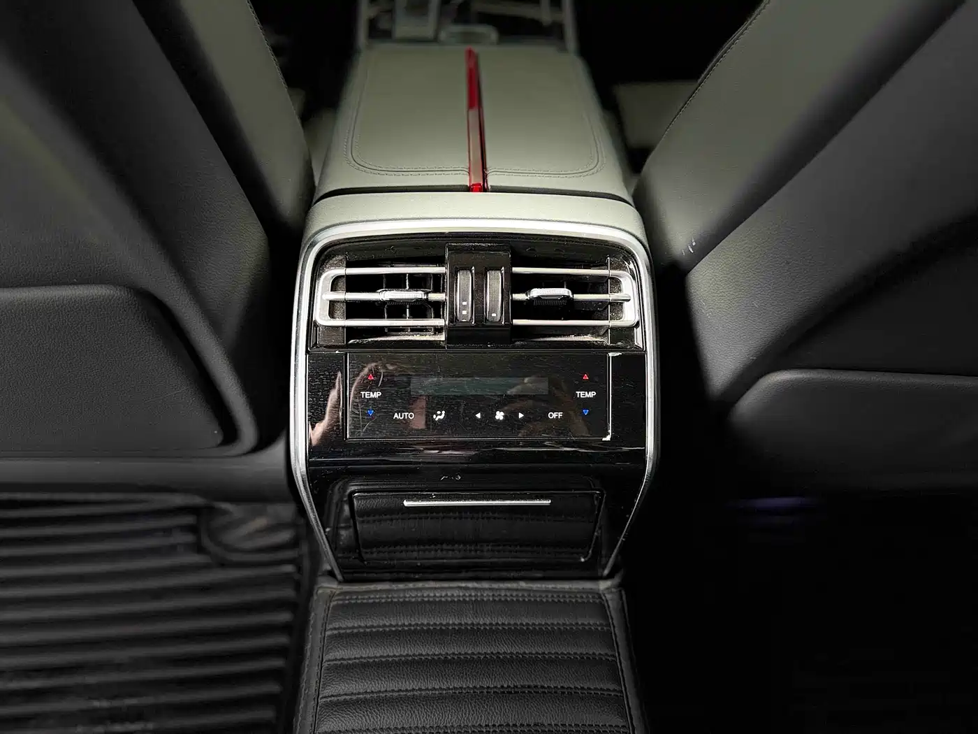 Hongqi H9 2022 2.0T Smart Connect Flag Enjoy Edition фото 26