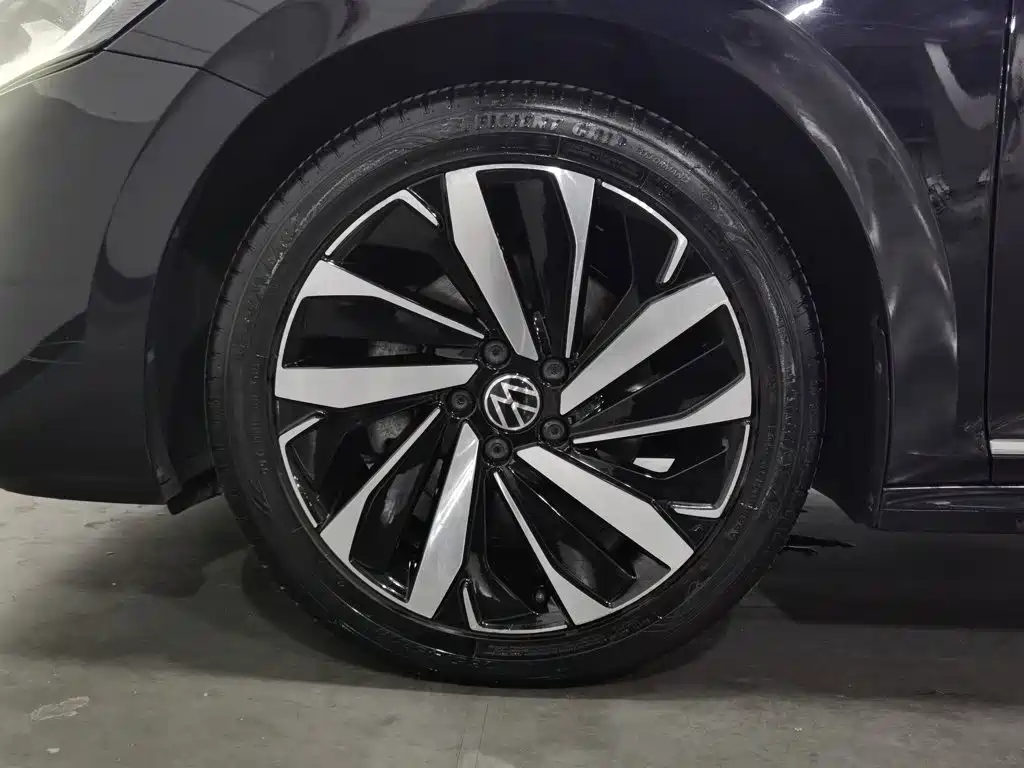 Фото 17 - Volkswagen Passat