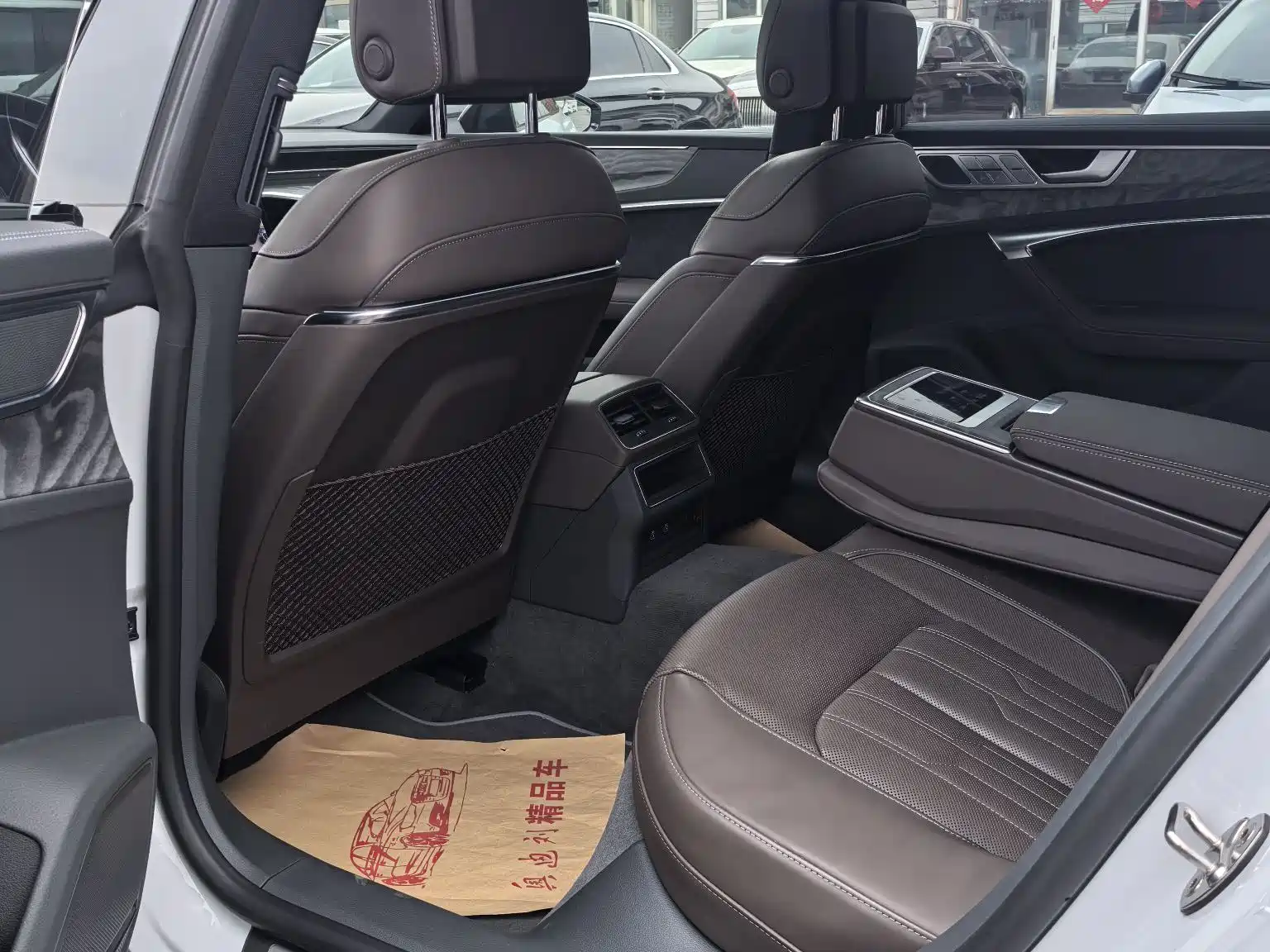 Фото 7 - Audi A7L