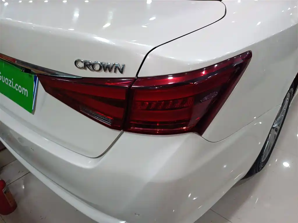 Toyota Crown 2015 2.5L Elite Version фото 24