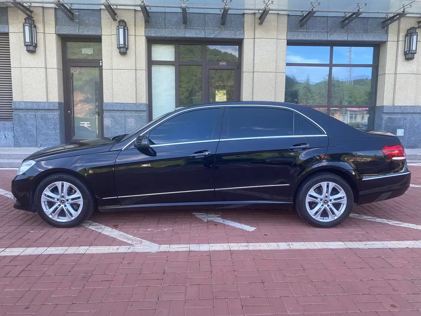 Mercedes-Benz E-Class 2011 2011 E 300 L Elegance