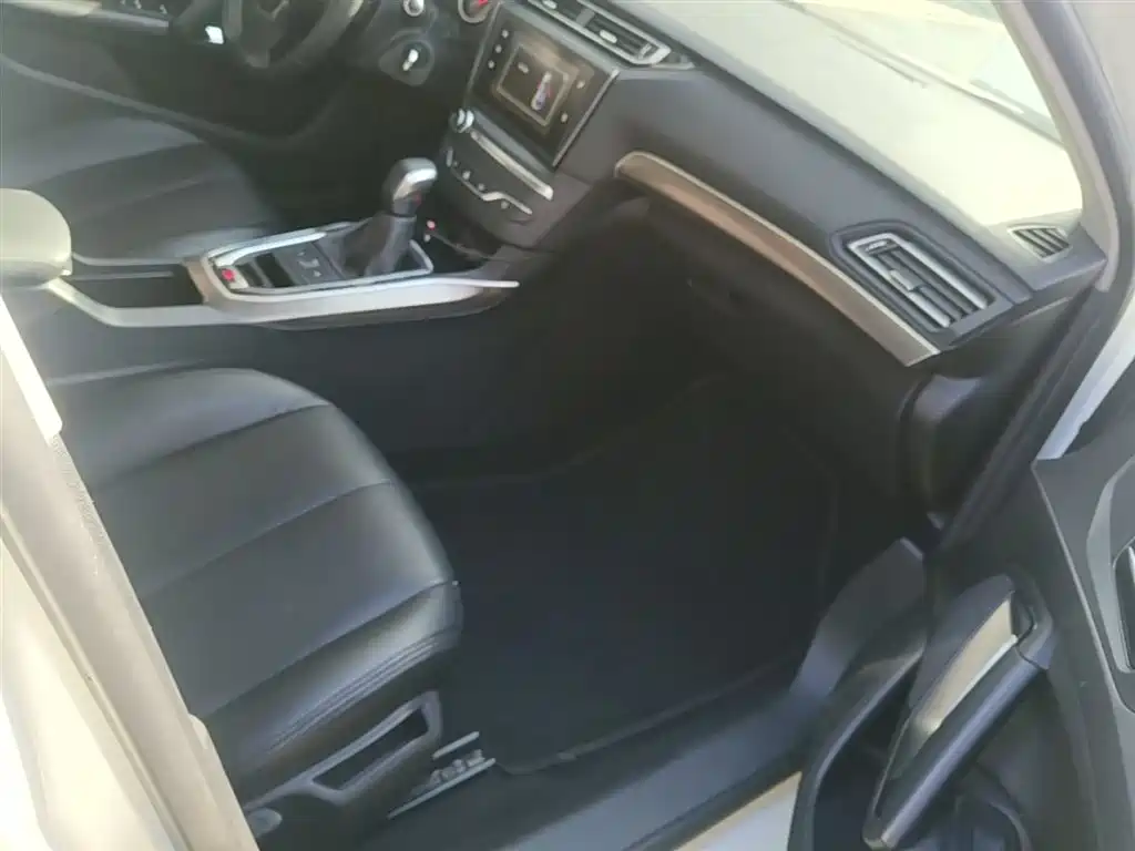 Peugeot 408 2016 1.6T Automatic Luxury Edition фото 25