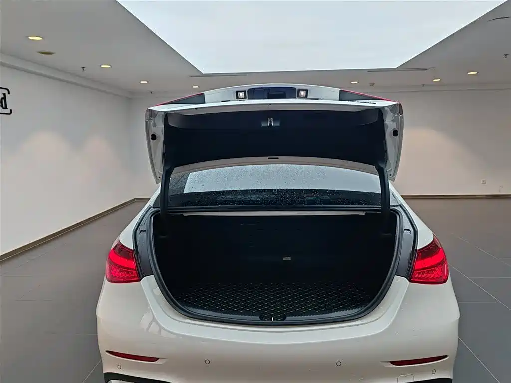 Mercedes-Benz C-Class 2024 C 260 L Sport фото 8
