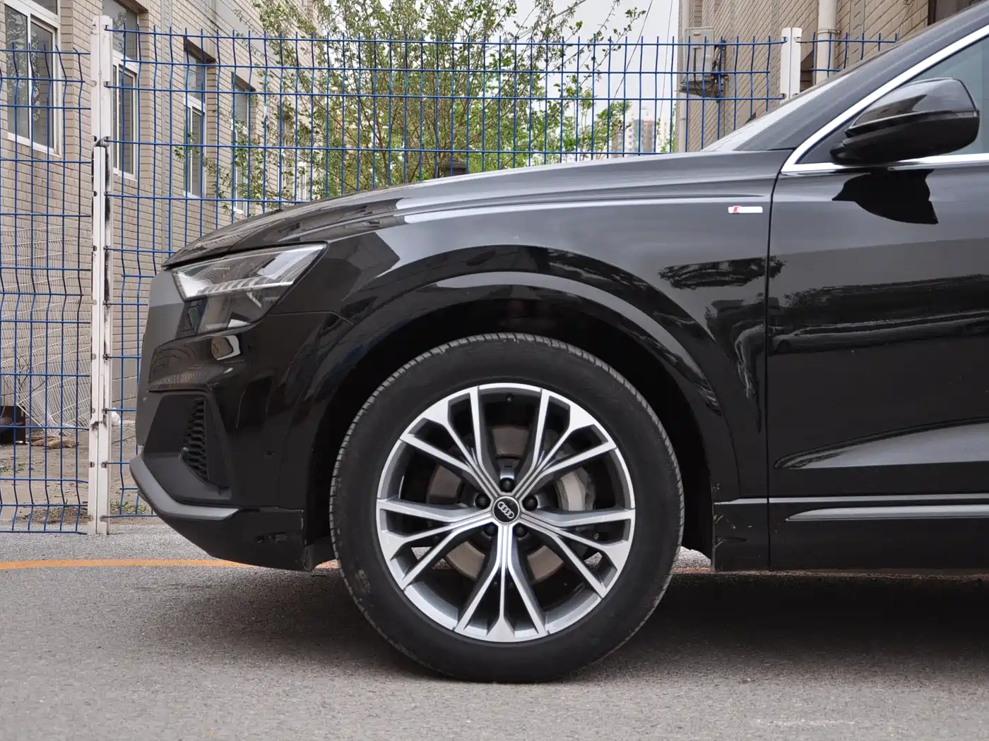 Audi Q8 2022 55 TFSI Luxury Dynamic фото 18