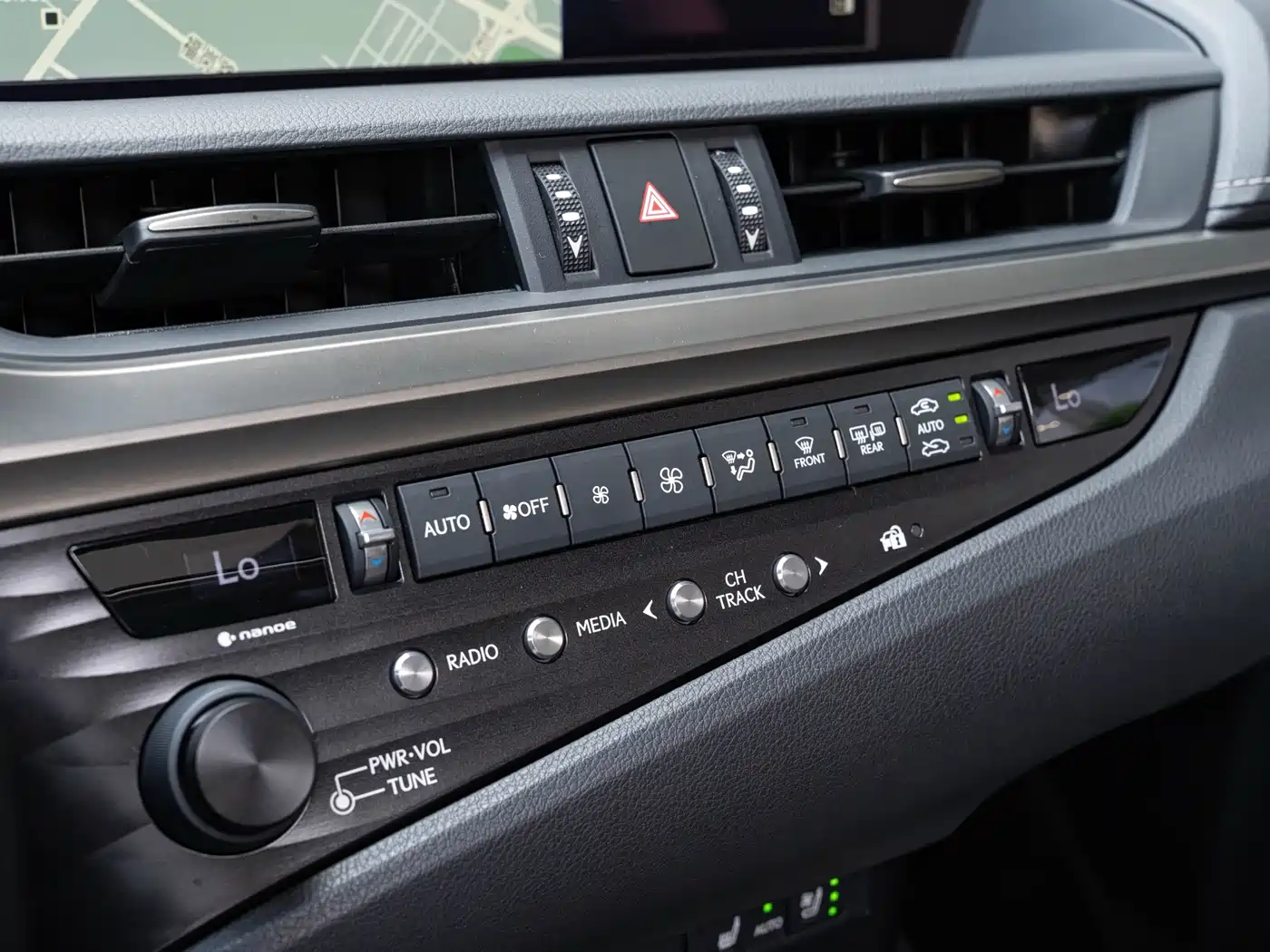 Photo 17 - Lexus ES