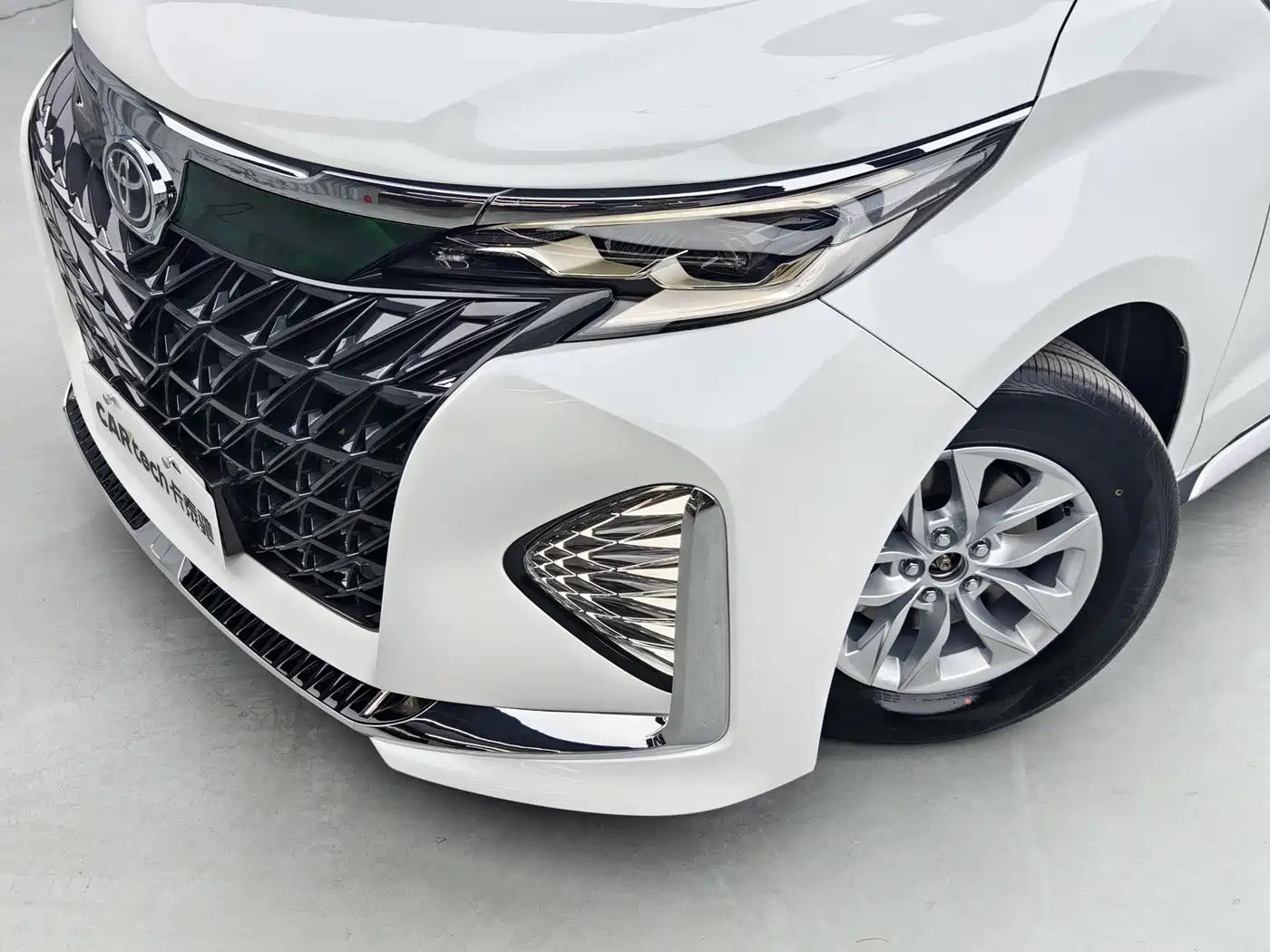 Toyota Granvia 2026 Model 2.5L Hybrid Comfort Edition фото 6