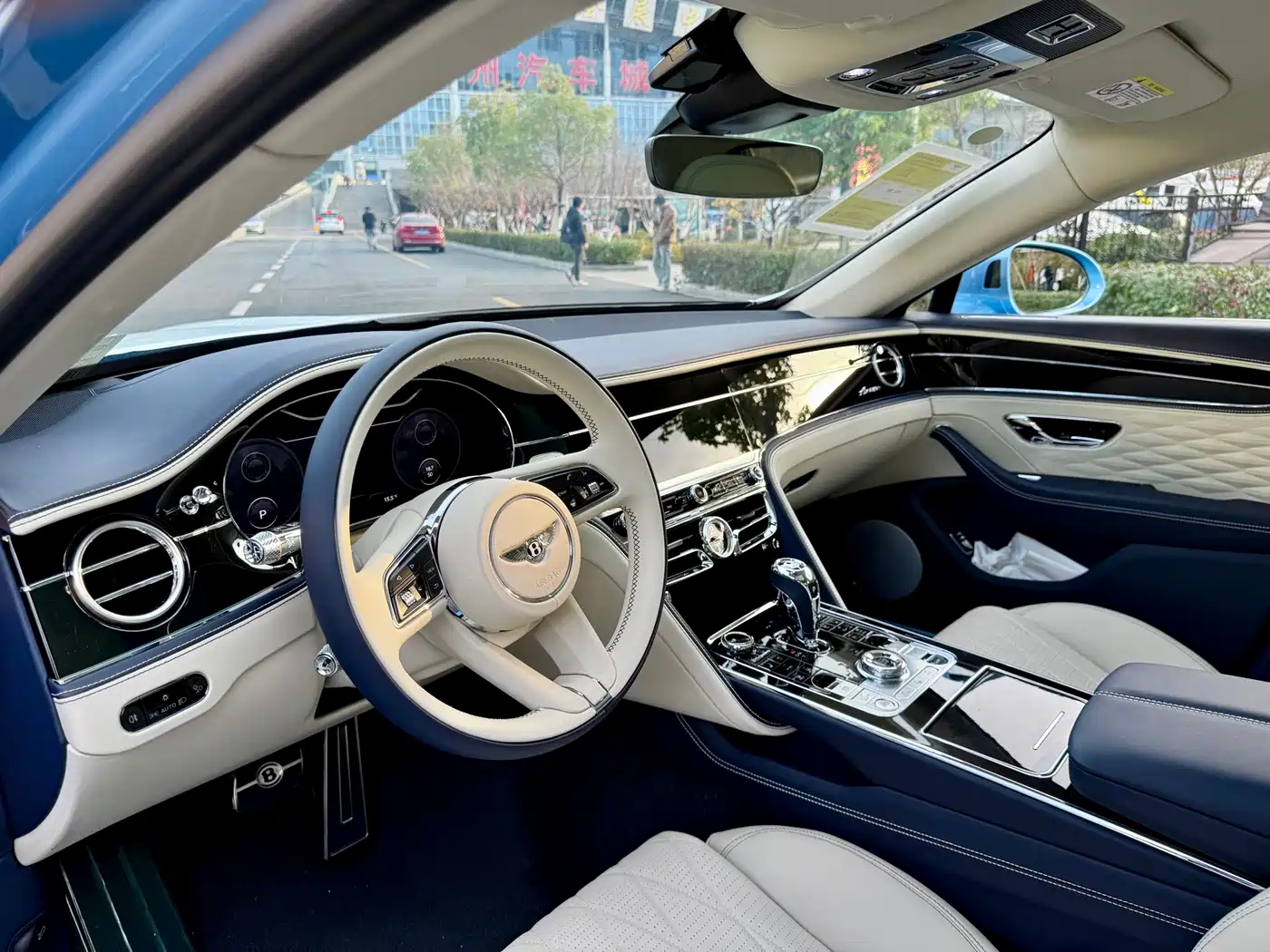 Bentley Flying Spur 2024 4.0T V8 Elegance Edition фото 5
