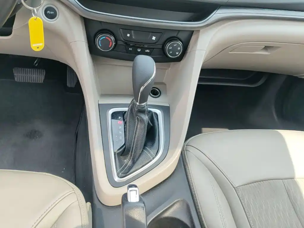 Фото 14 - Buick Excelle