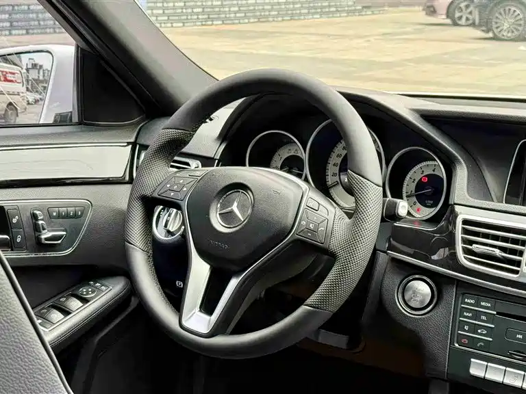 Mercedes-Benz E-Class 2015 E 260 L Sport фото 16
