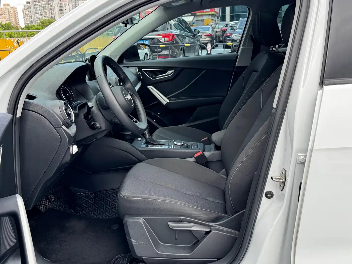 Фото 6 - Audi Q2L