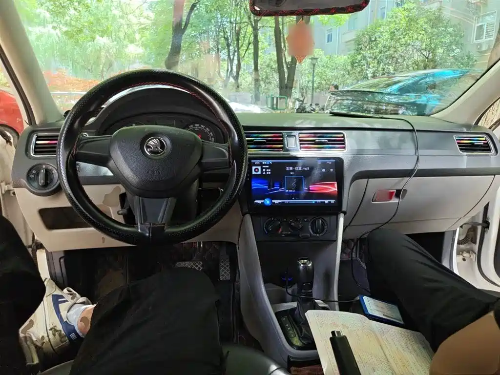 Škoda Rapid 2016 1.6L Automatic Pioneer Edition фото 6