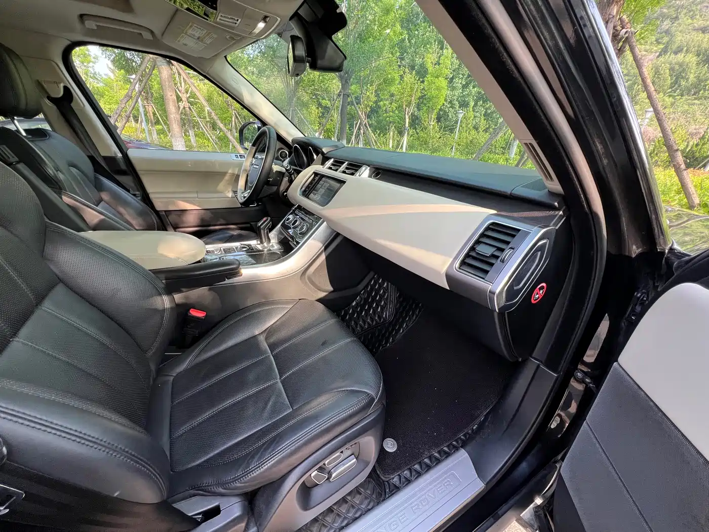 Land Rover Range Rover Sport фото 9