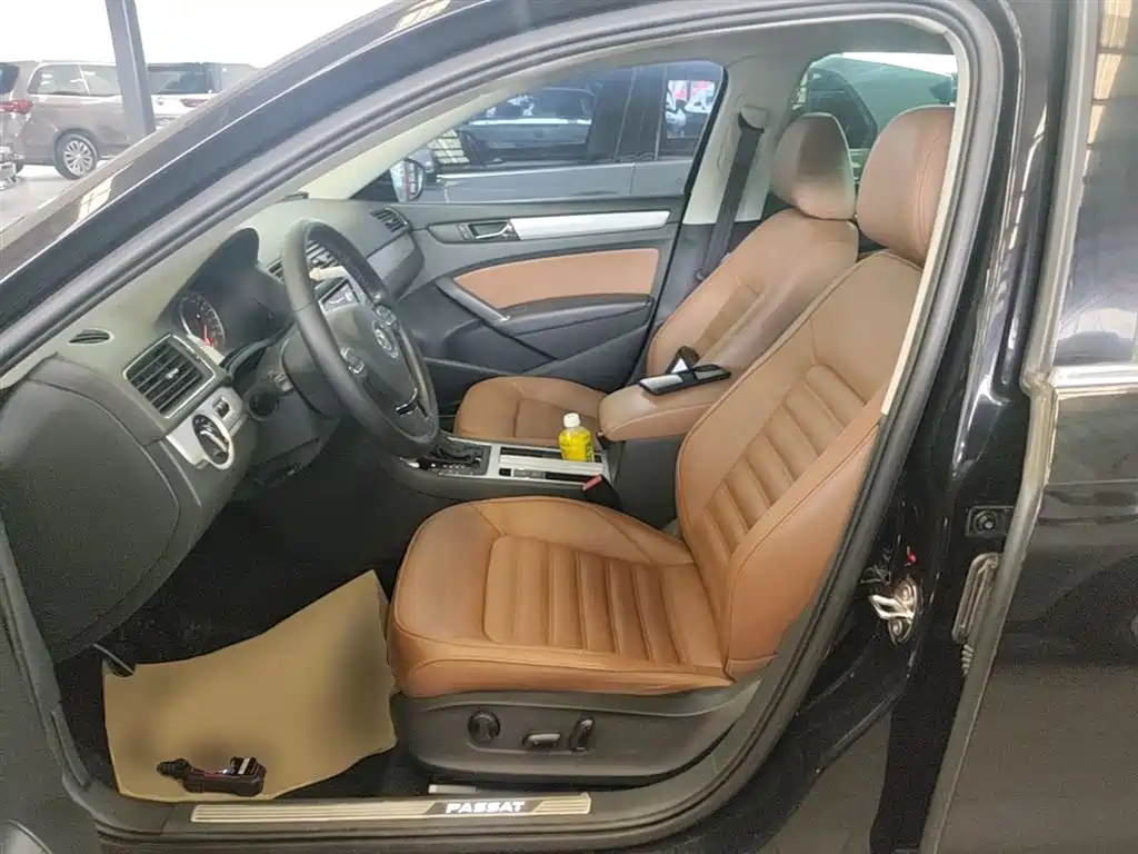 Volkswagen Passat 2014 1.8TSI DSG Executive Edition фото 15