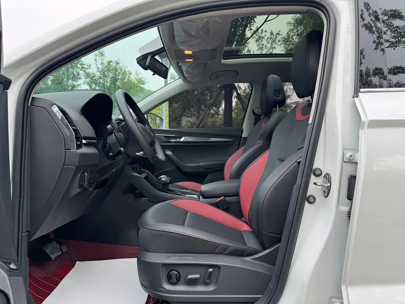 Škoda Karoq 2023 TSI280 Luxury Edition фото 9