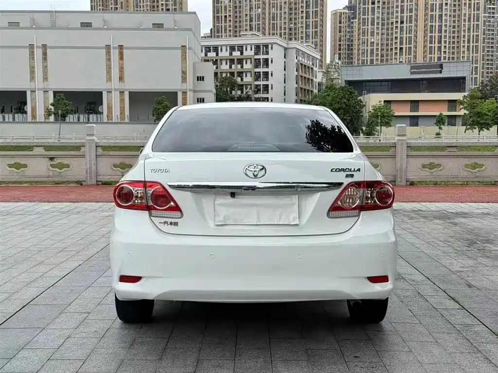 Toyota Corolla 2013 Special Edition 1.6L Automatic Cool GL фото 8
