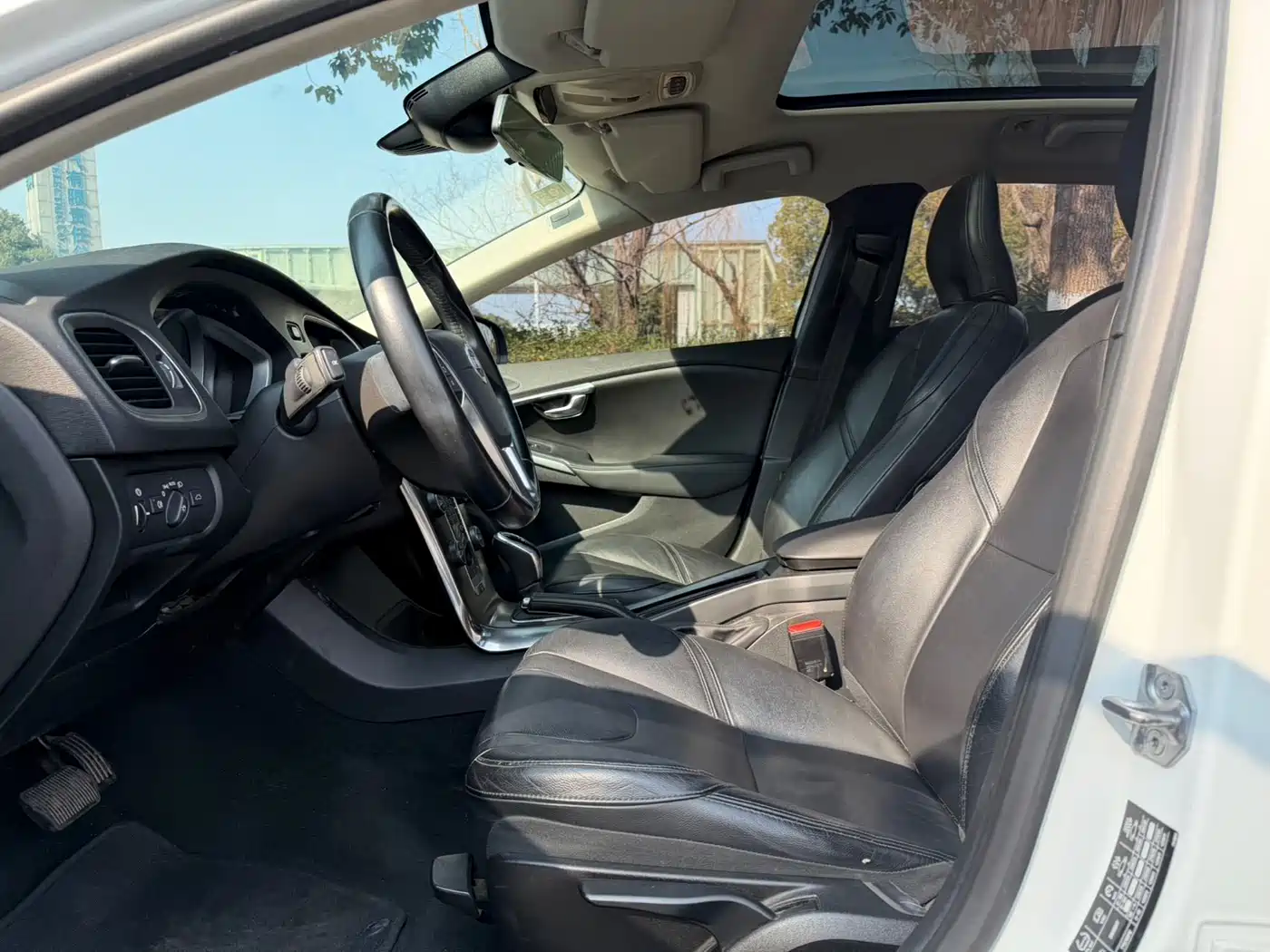 Фото 8 - Volvo V40