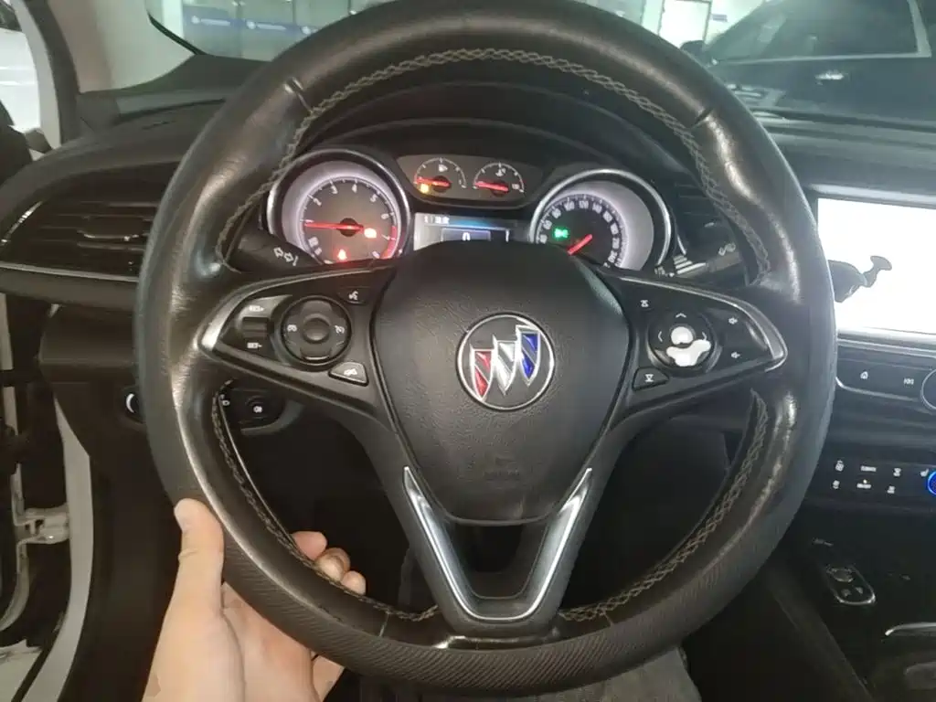 Photo 11 - Buick Regal