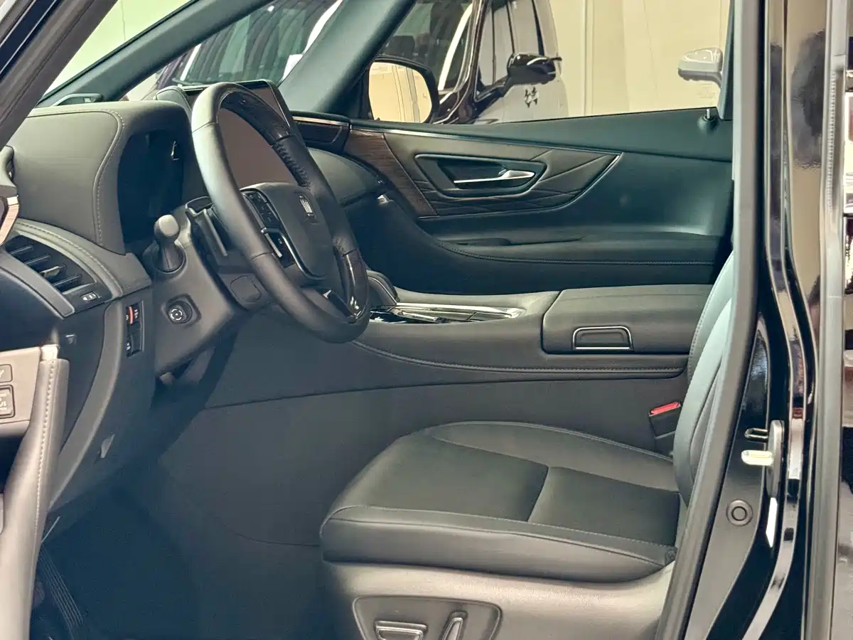 Toyota Vellfire 2024 Crown Hybrid 2.5L Premium Edition фото 4