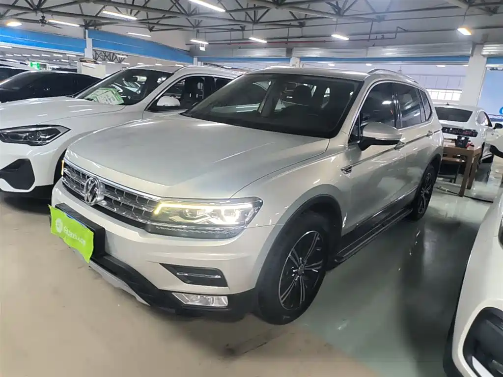 Volkswagen Tiguan L 2018 380TSI Automatic AWD Luxury Edition фото 2