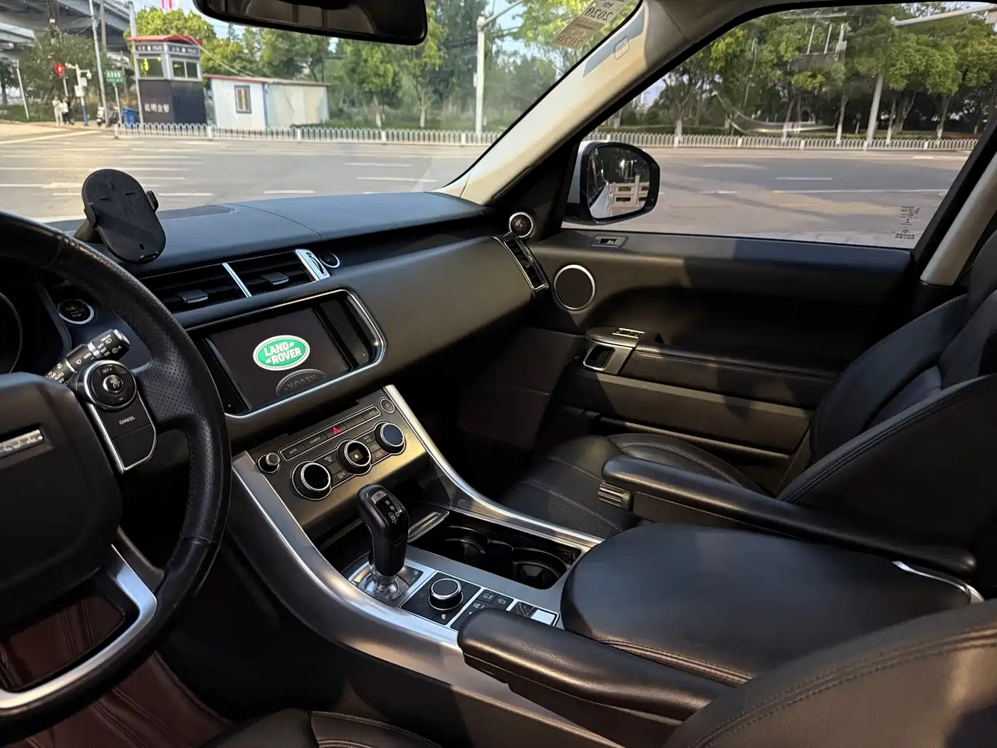Land Rover Range Rover Sport 2016 Model 3.0 SC V6 SE фото 10