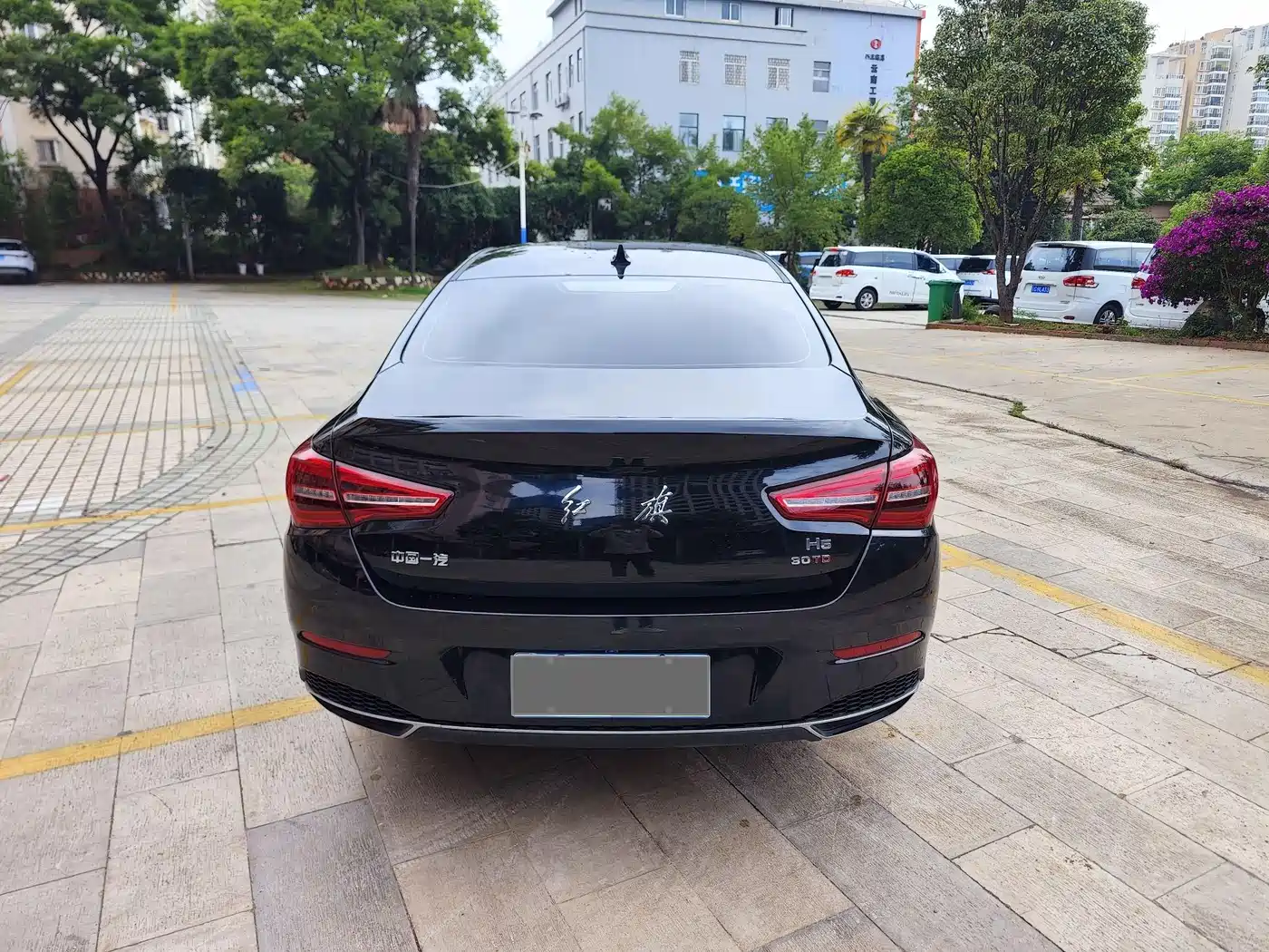 Hongqi H5 2022 Classic Facelift 1.5T DCT Flag Rhythm Edition фото 8