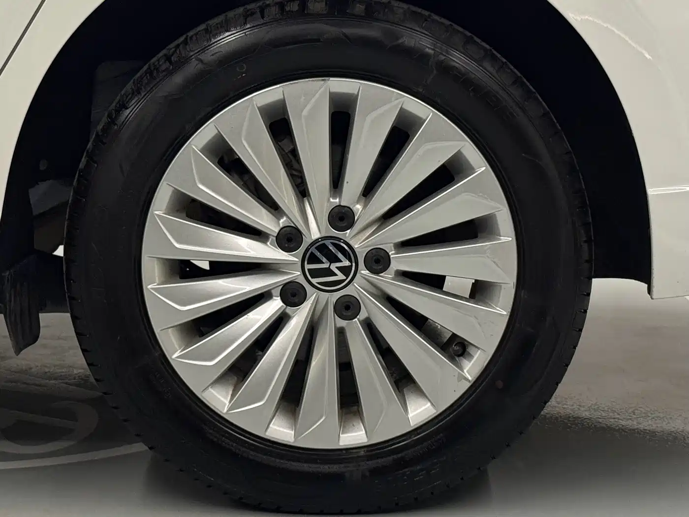 Volkswagen Lavida 2021 1.5L Auto Comfort Edition фото 13