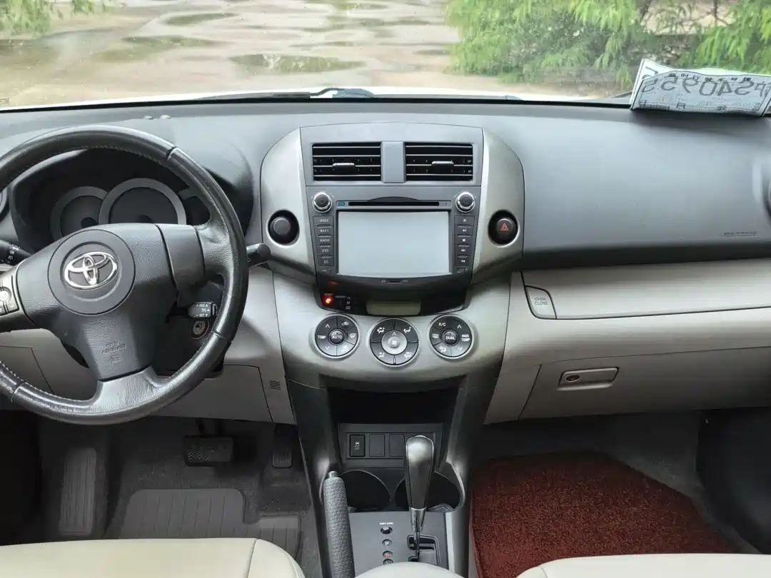 Toyota RAV4 Rongfang 2011 2.0L Automatic Luxury Edition фото 9