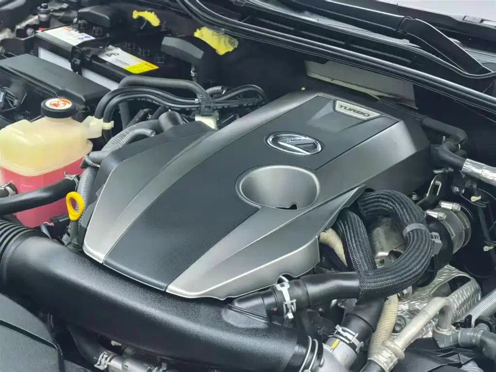 Lexus IS 2015 200t Leading Edition фото 13