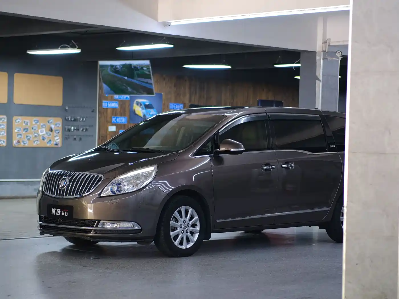 Buick GL8 2013 2.4L LT Luxury Business Executive Edition фото 3